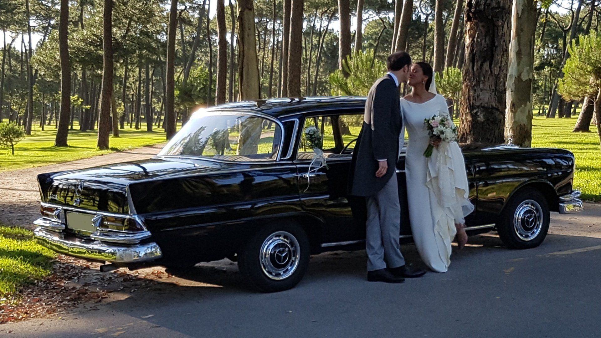 Mercedes clásico en boda