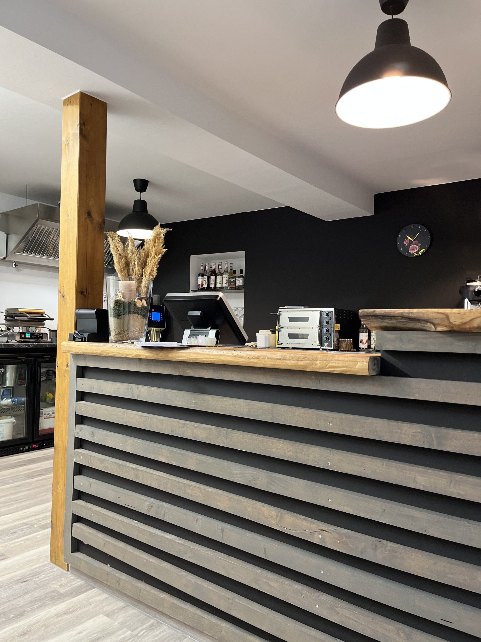 Passage 84 - Hotel & Café