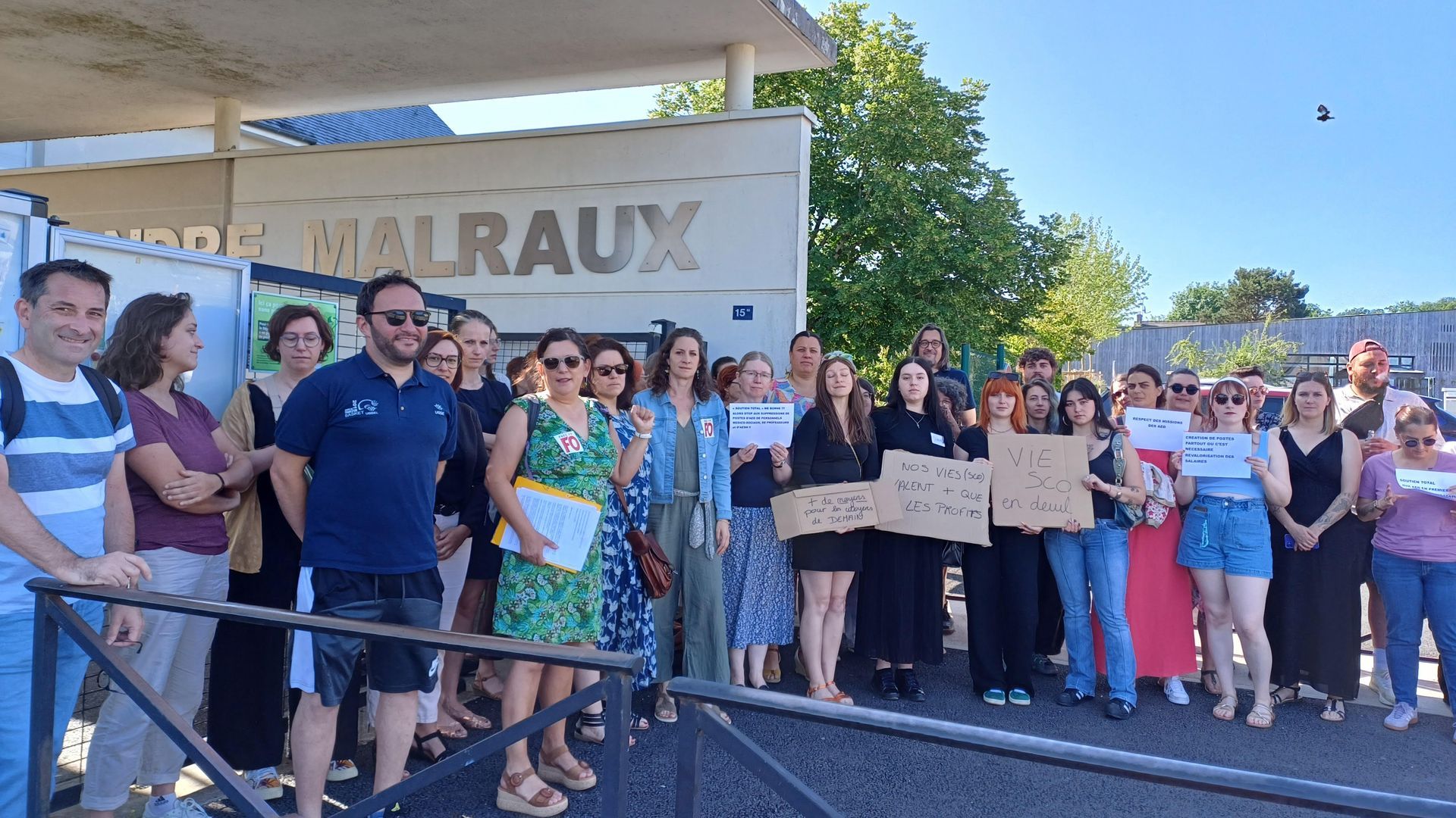 manifestants ce 17 mai 25