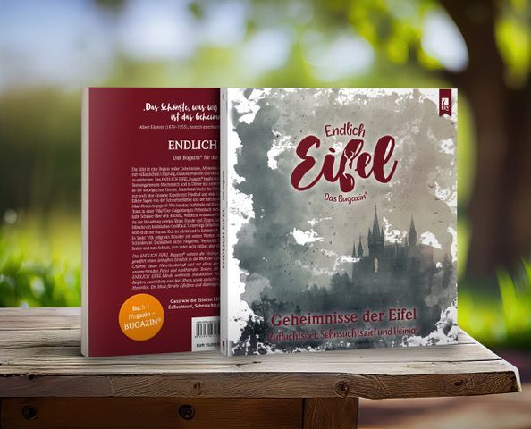 Ausfahrt Oldtimer-Bus im Museumsbahnhof