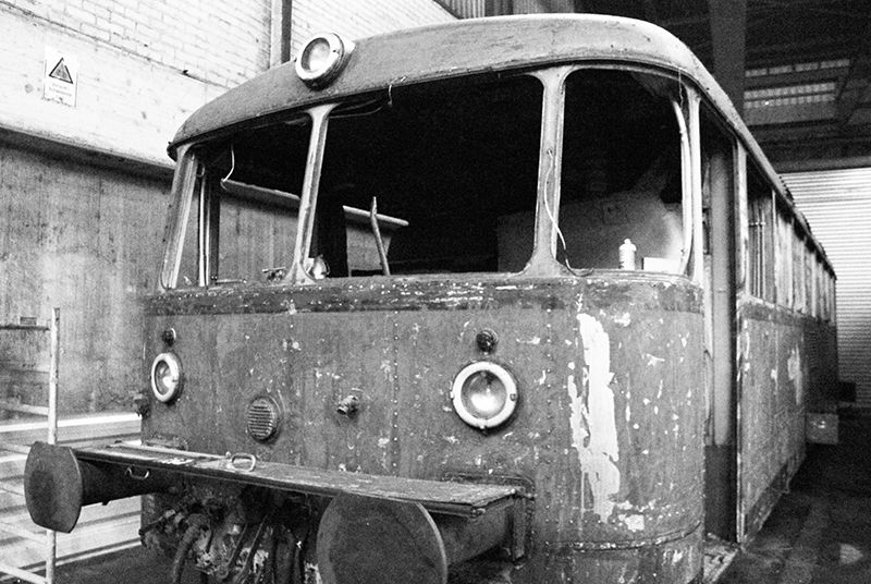 Werkstattarbeiten am Schienenbus