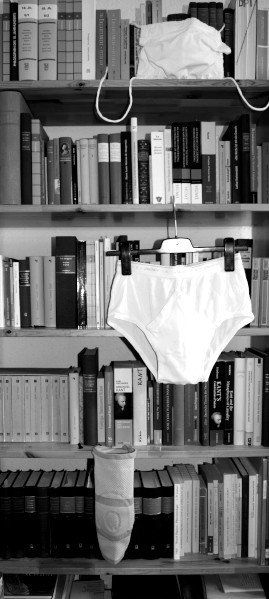 Leiblichkeit im Vordergrund Leib-Wäsche-Geist-Nahrung