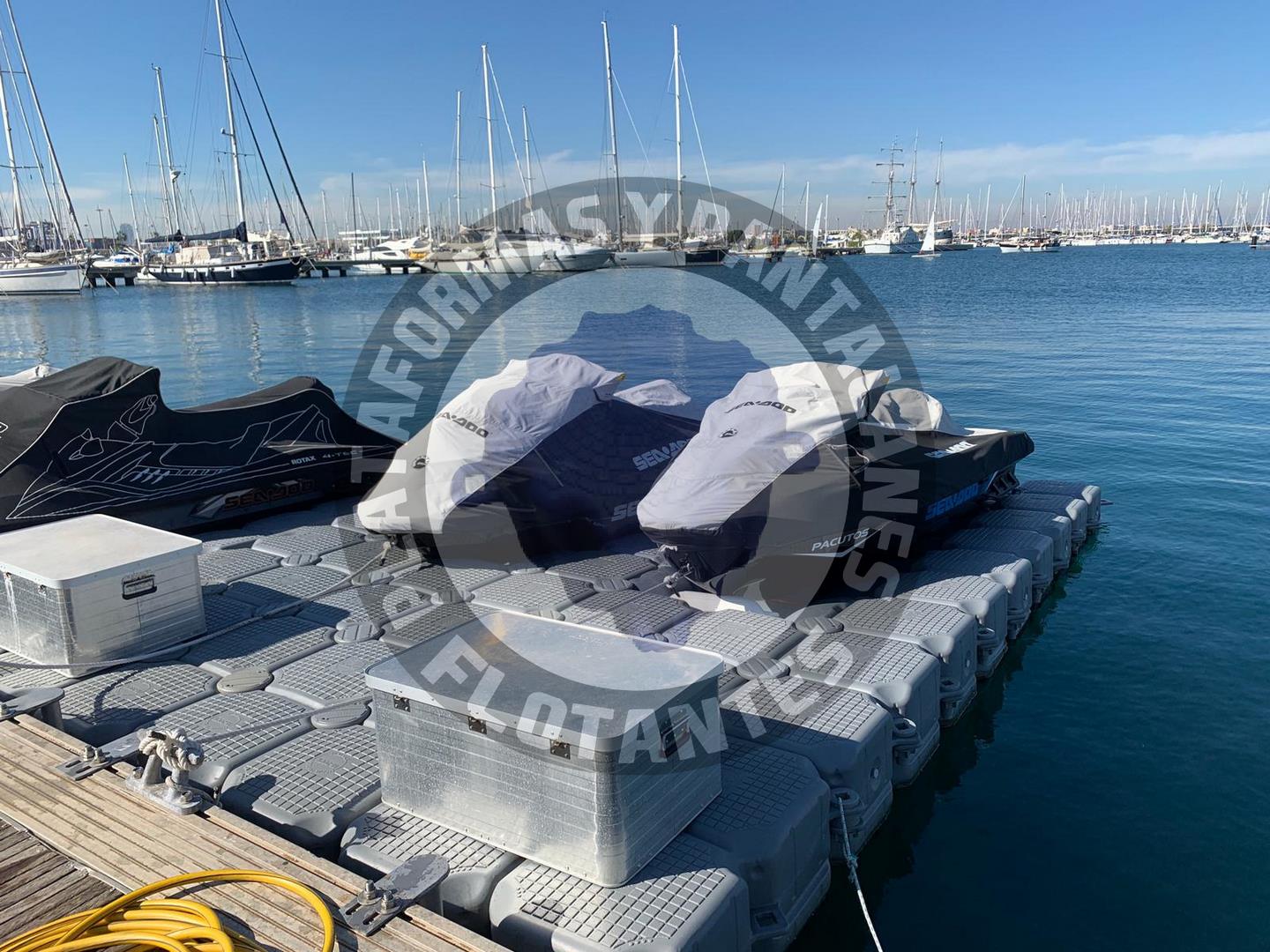 Plataforma para 2 motos de agua en paralelo