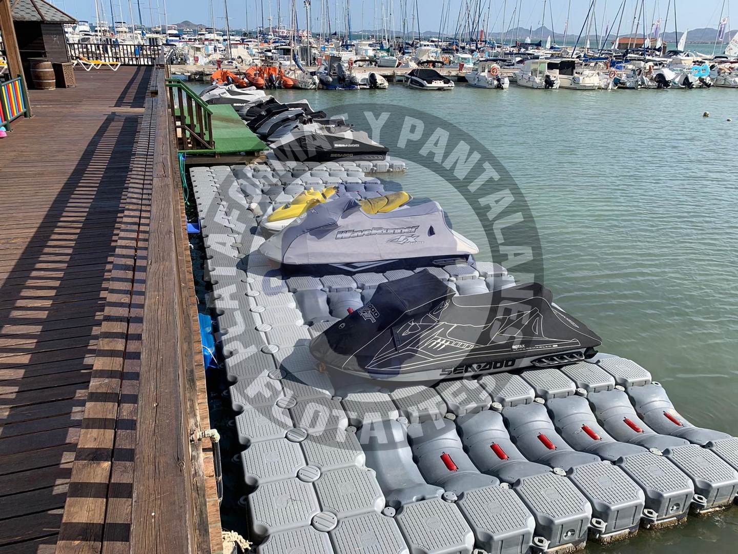 Plataforma para nueve motos jetski