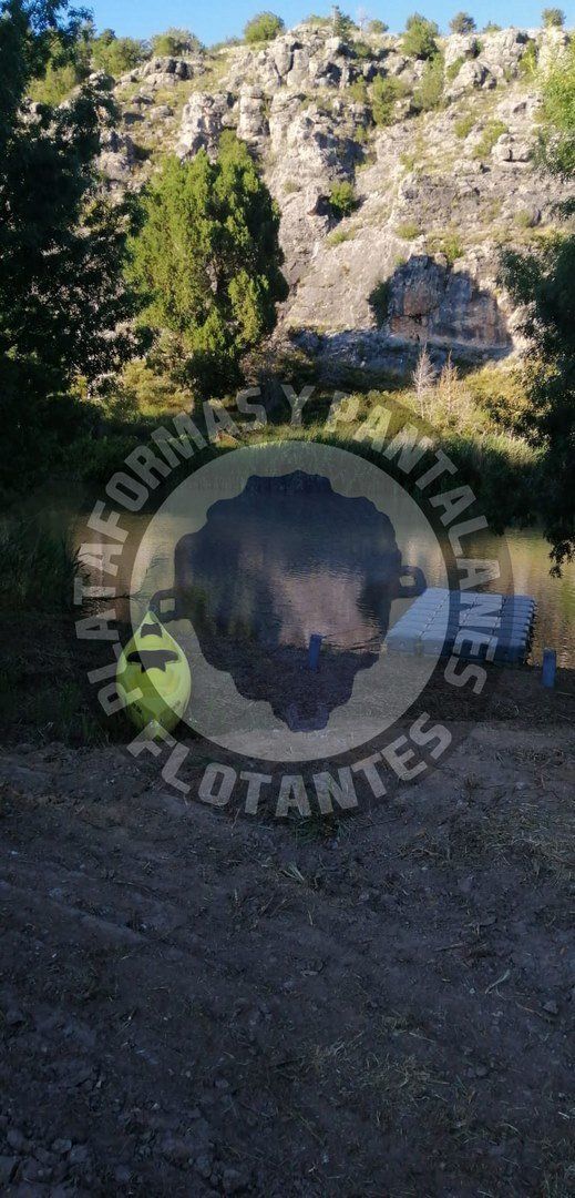 Embarcadero flotante de cubos para piraguas