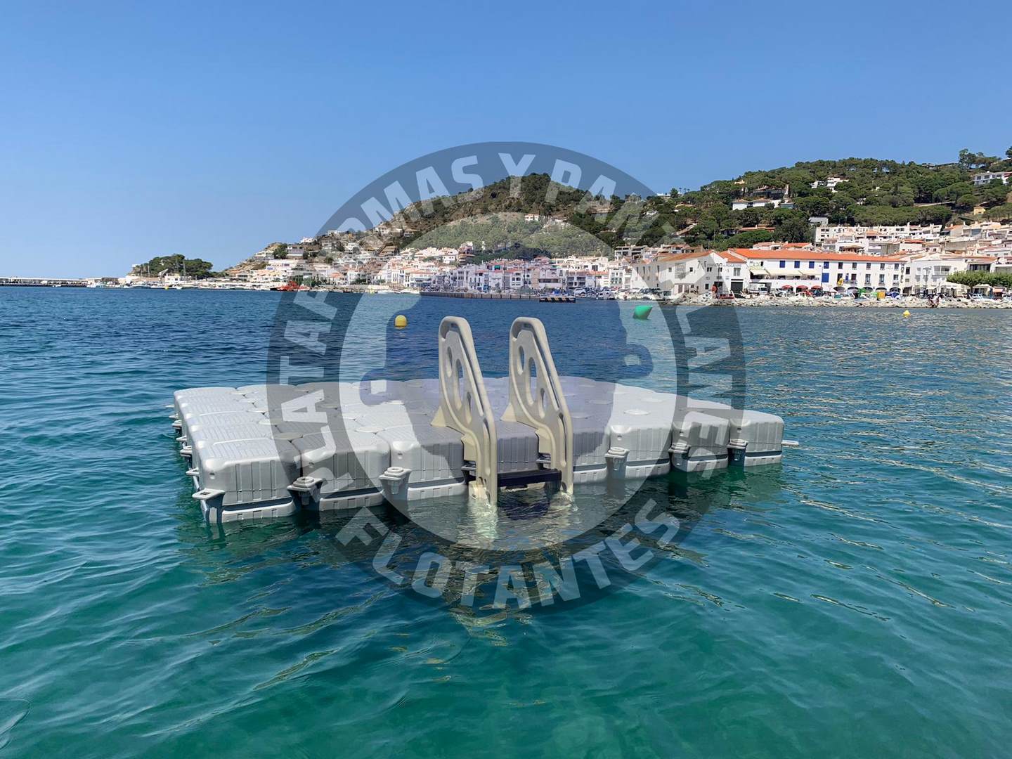 Plataforma de ocio con escalera de baño