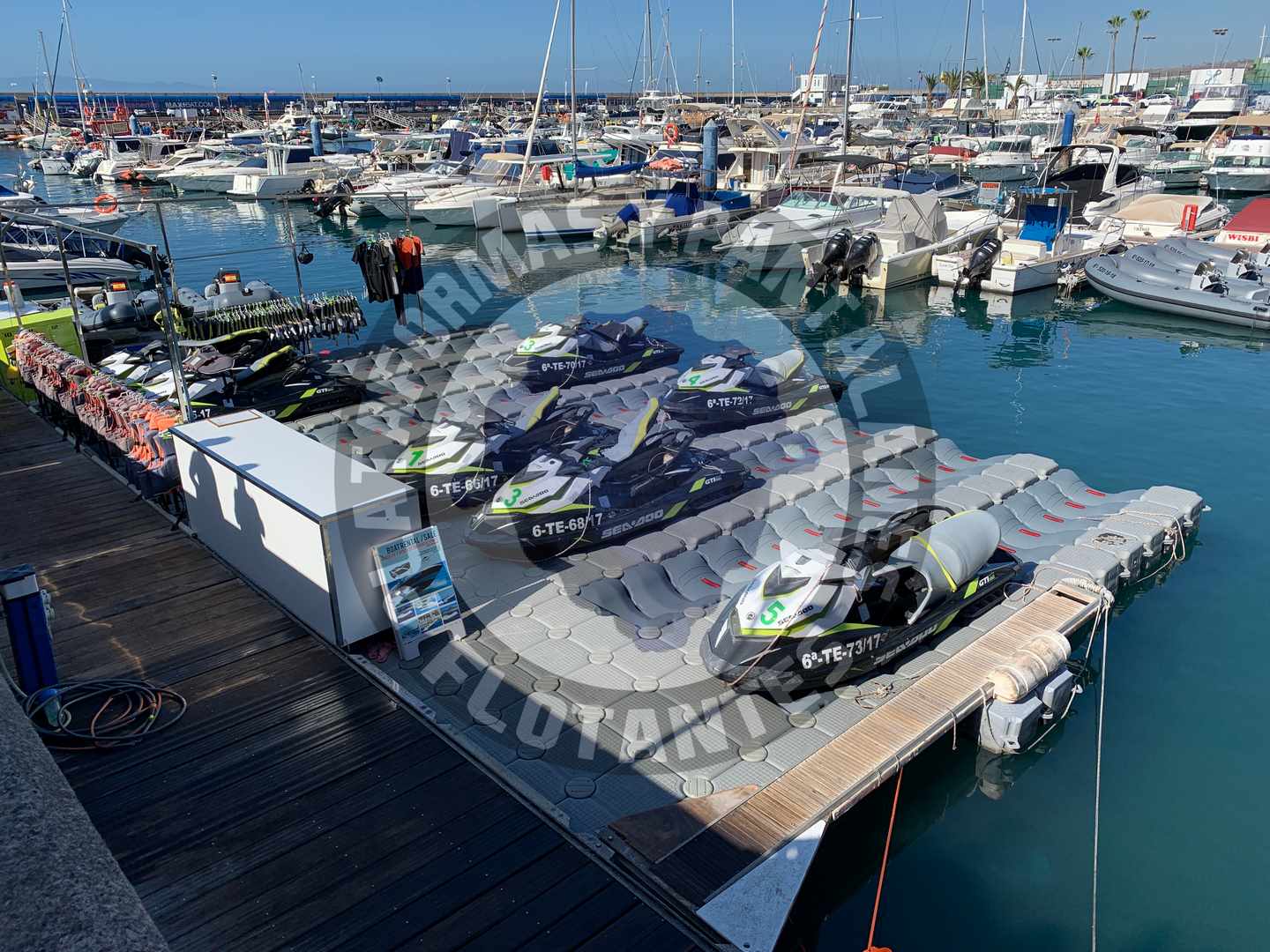 Embarcadero flotante para 12 motos acuáticas