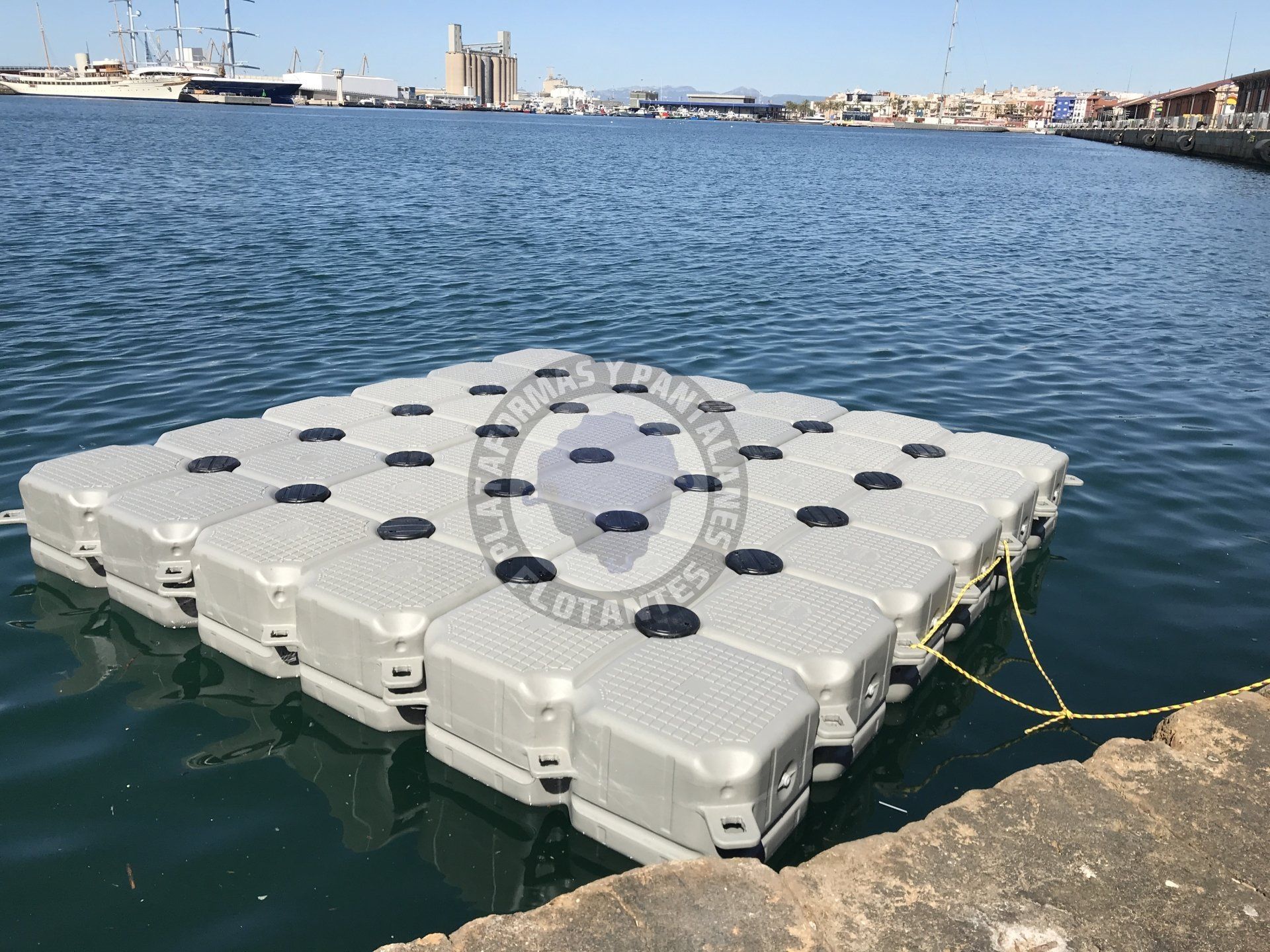 Plataforma flotante de trabajo modular