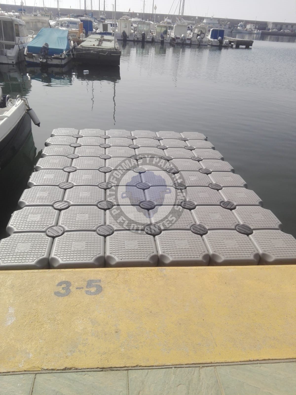 Muelle flotante de servicio