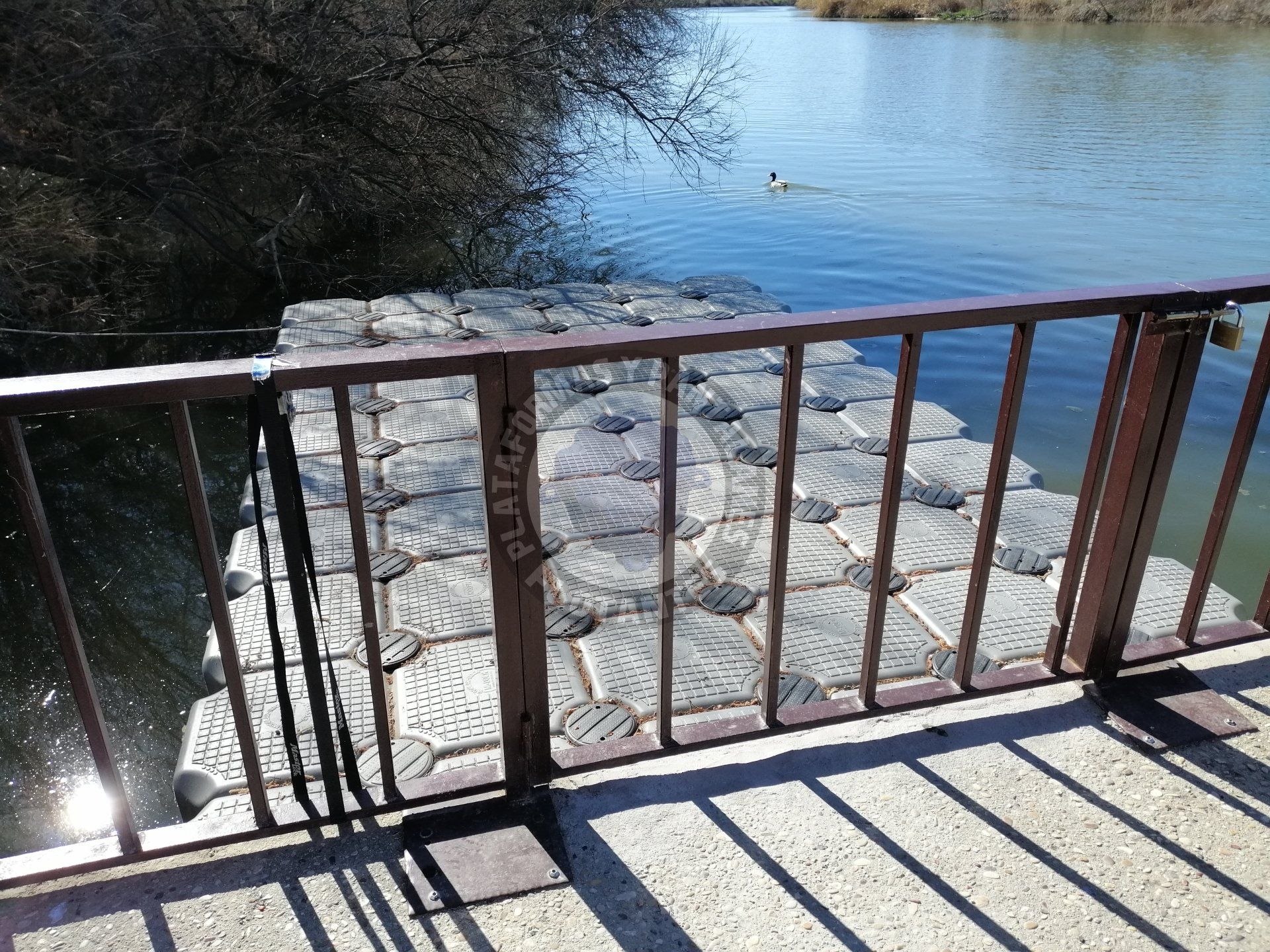 Plataforma flotante para trabajo