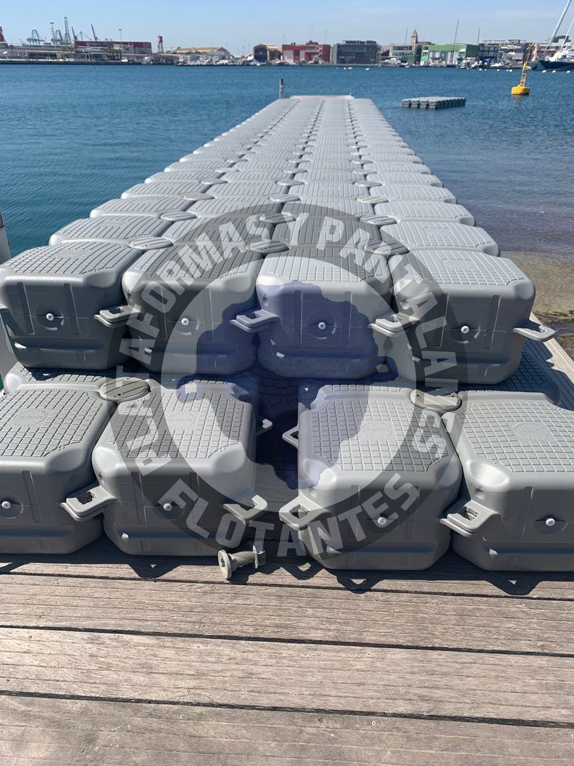 Pantalanes flotantes para trabajos en el mar