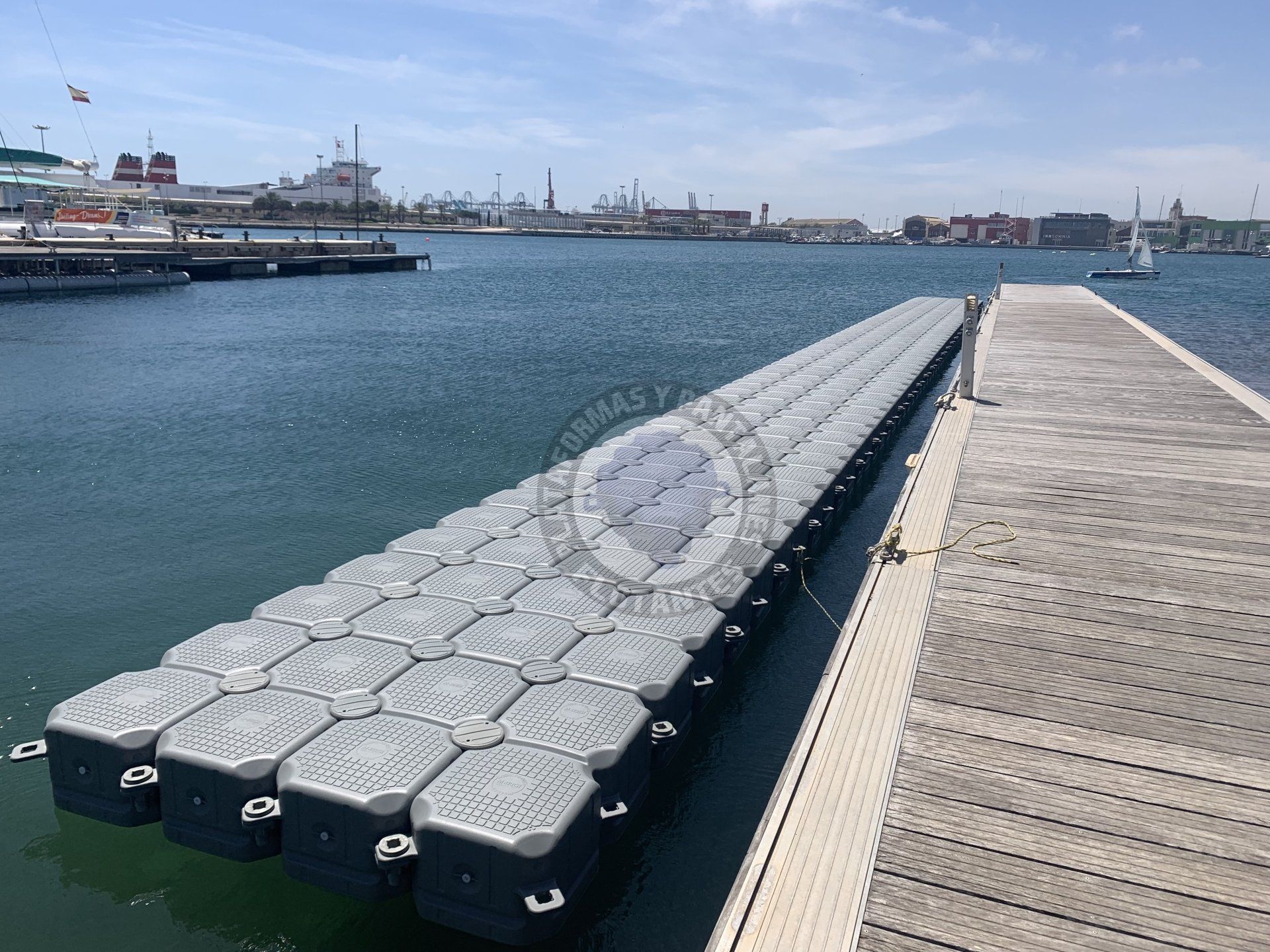 Plataforma o pantalan flotante