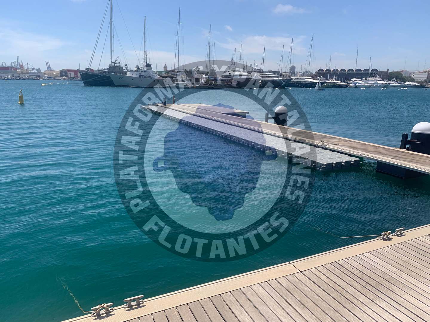 Embarcadero flotante cubos