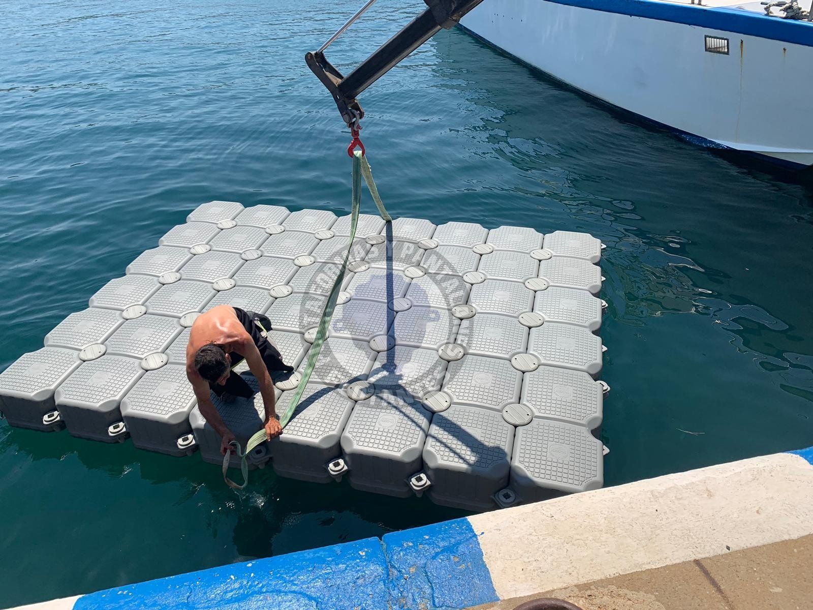 Plataforma flotante de trabajo modular
