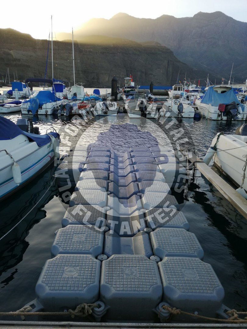 Plataforma flotante de cubos M-DOCK