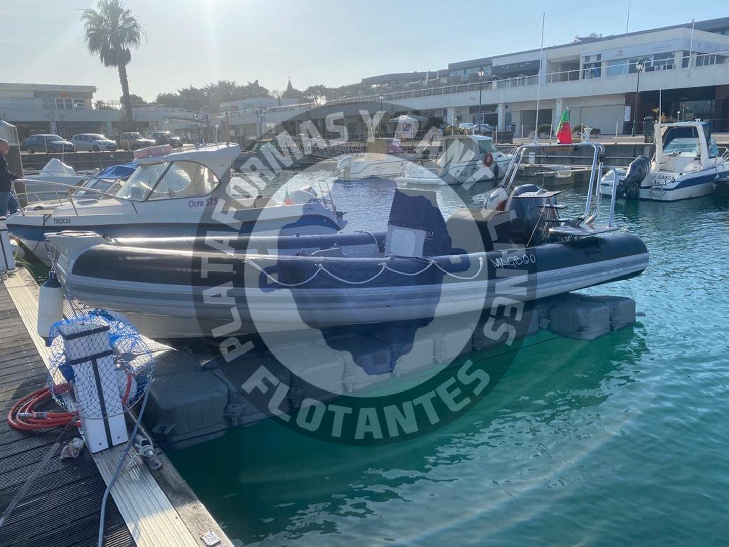 Plataforma flotante para embarcación semirrígida de 6,5 m