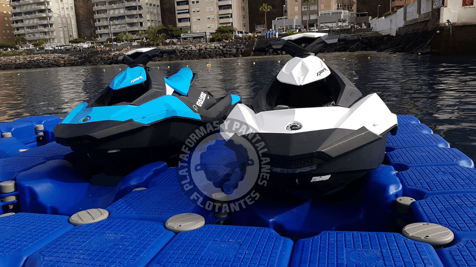Jet ski en plataforma M-DOCK