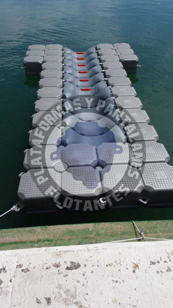 Plataformas flotantes para embarcaciones