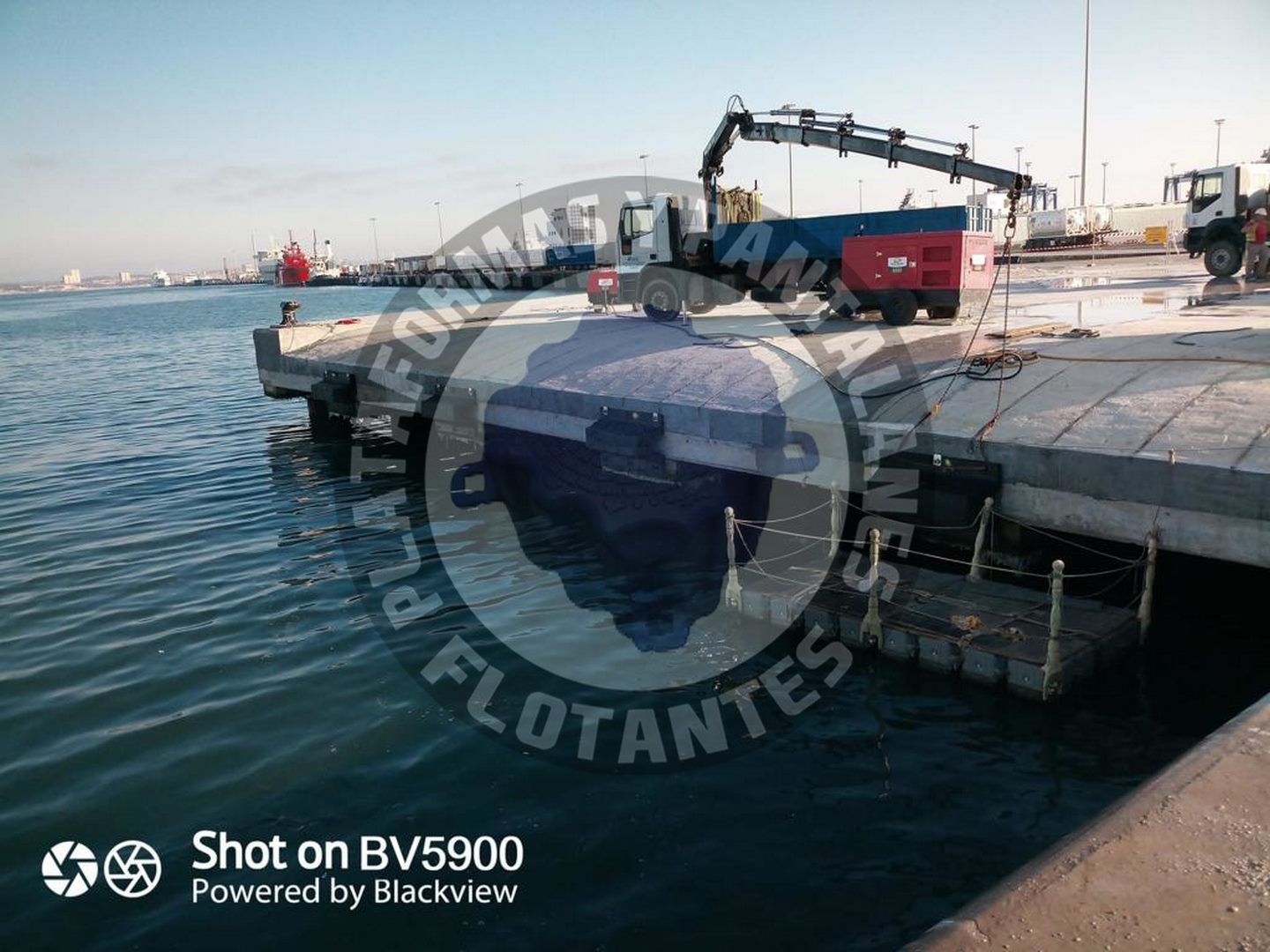 Pantalanes flotantes de trabajo en Cadiz