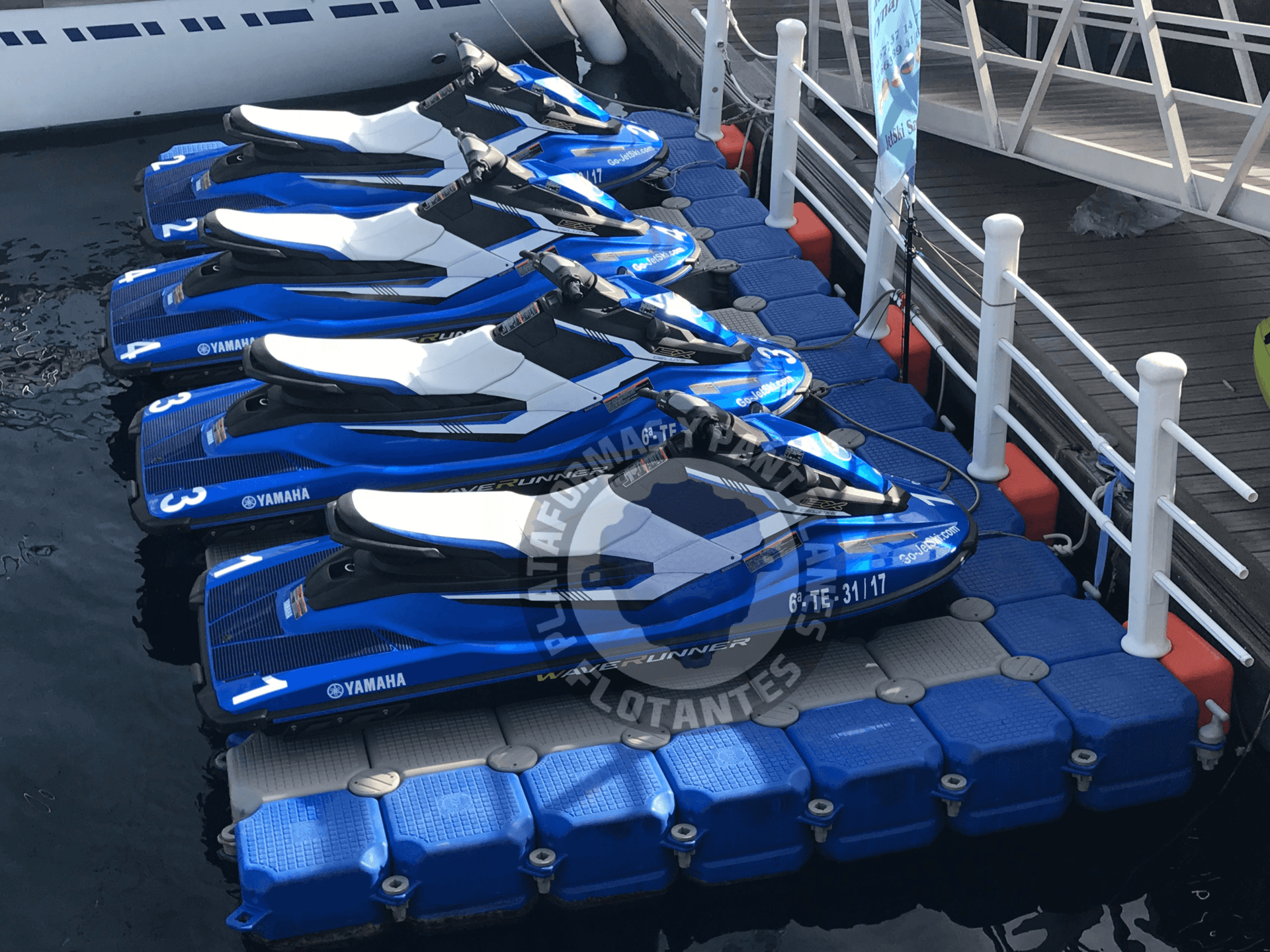 Plataforma flotante para motos de agua