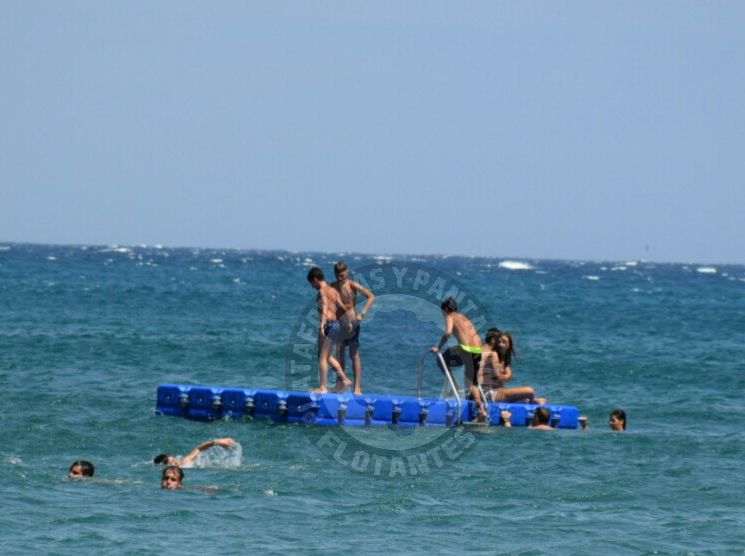 Plataforma flotante de ocio