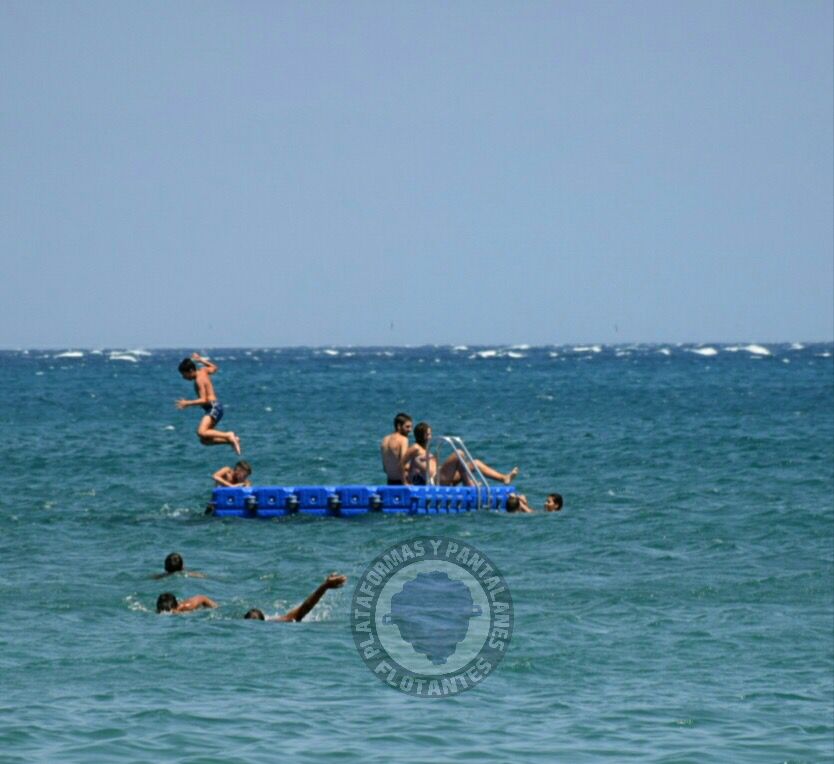 Estructura de ocio flotante para colocar en las playas
