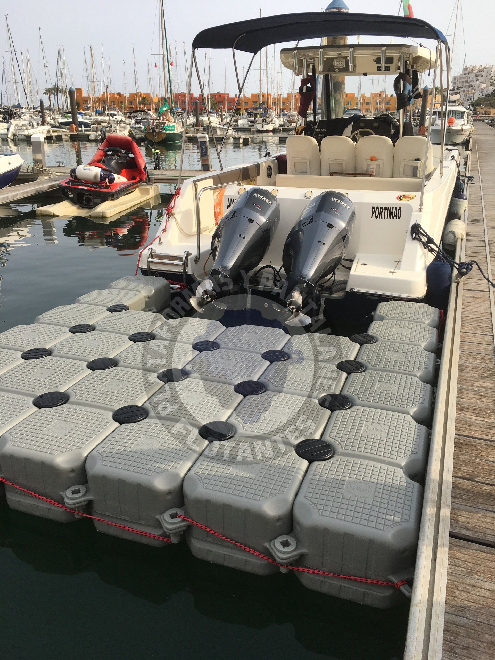 Embarcaderos flotantes modulares