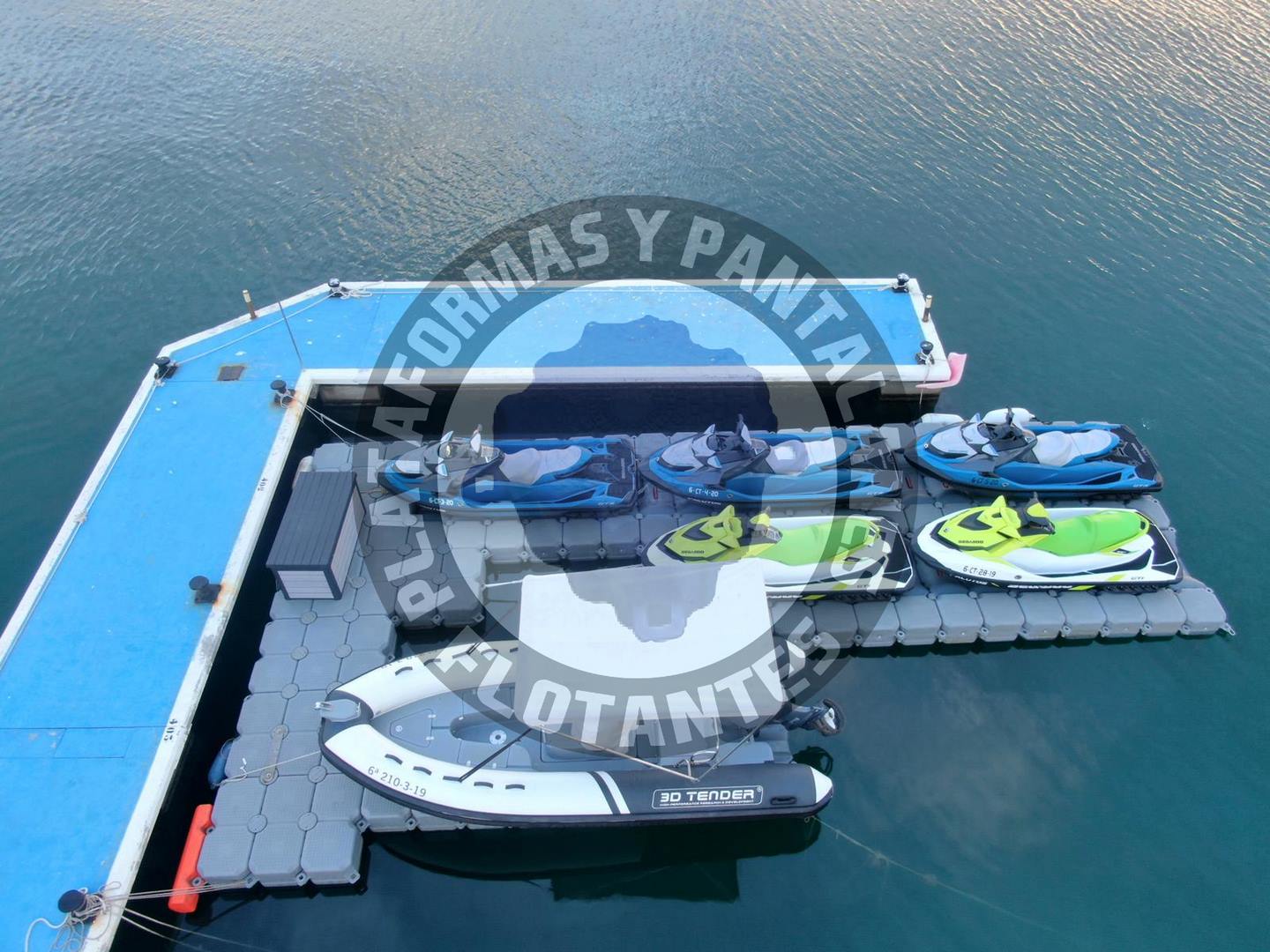 Muelle flotante para 5 motos de agua