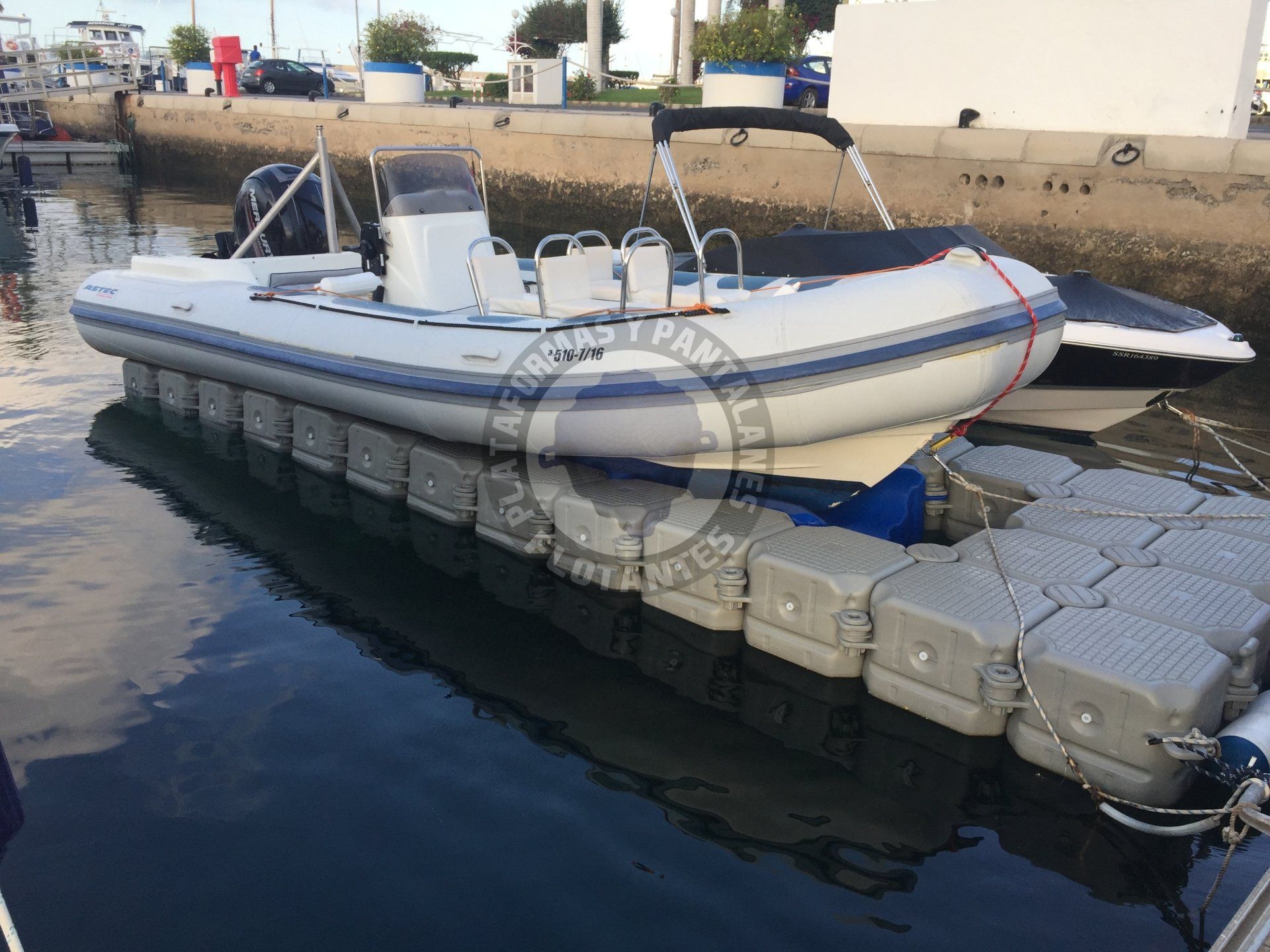 Plataformas flotantes para embarcaciones flotantes de todo tipo