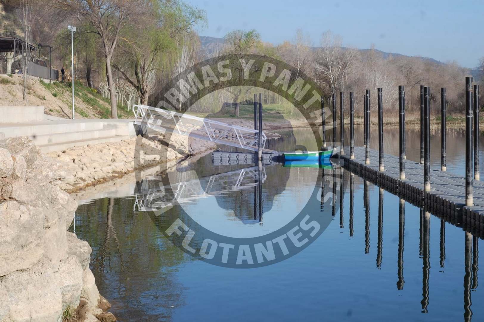 Pasarela flotante