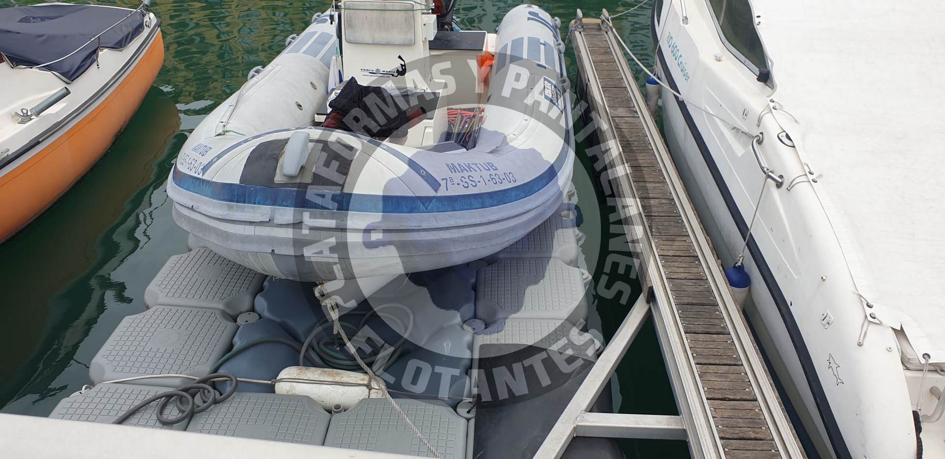 Plataforma flotante para embarcación de 5 m
