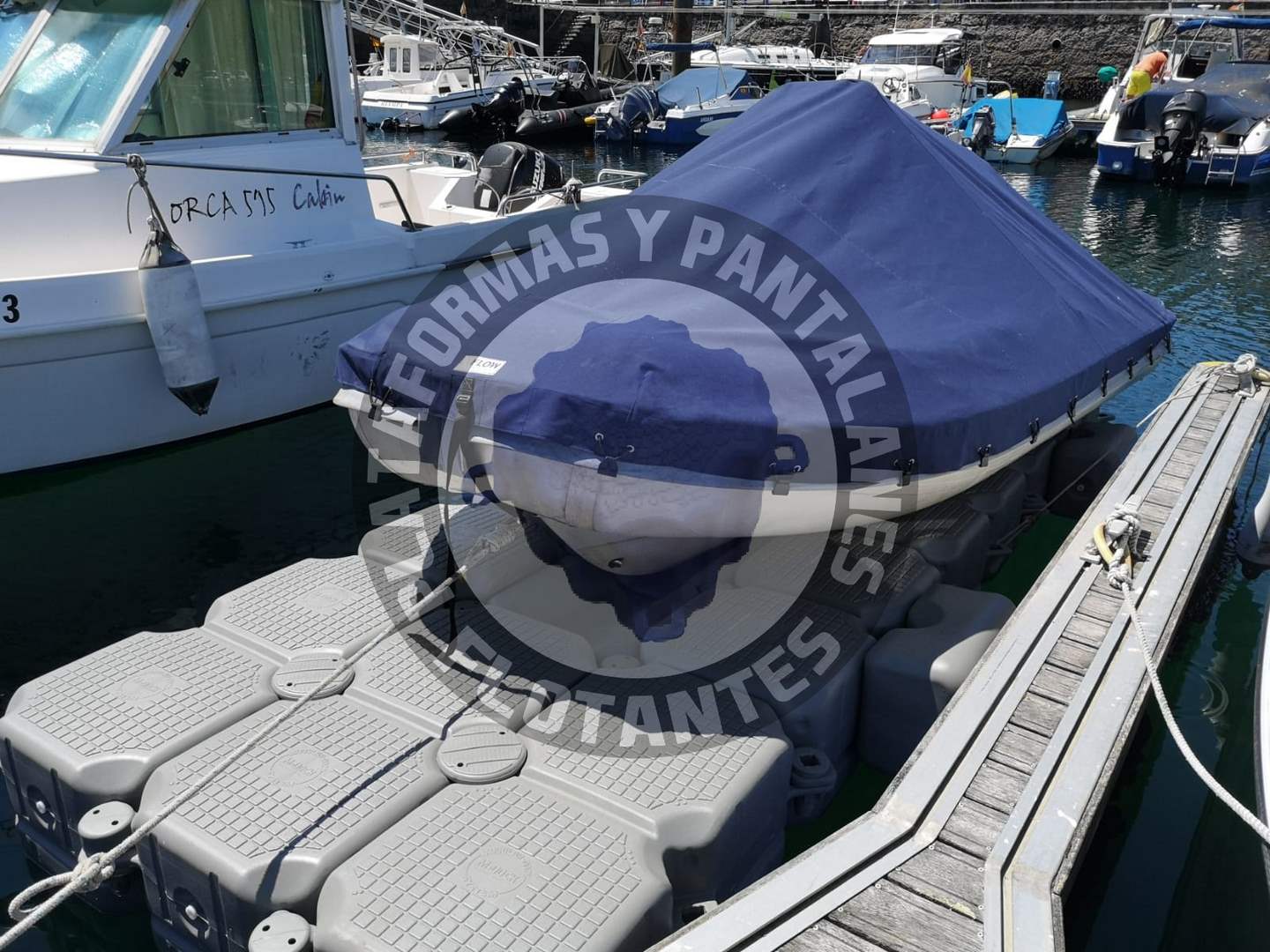 Pontona flotante