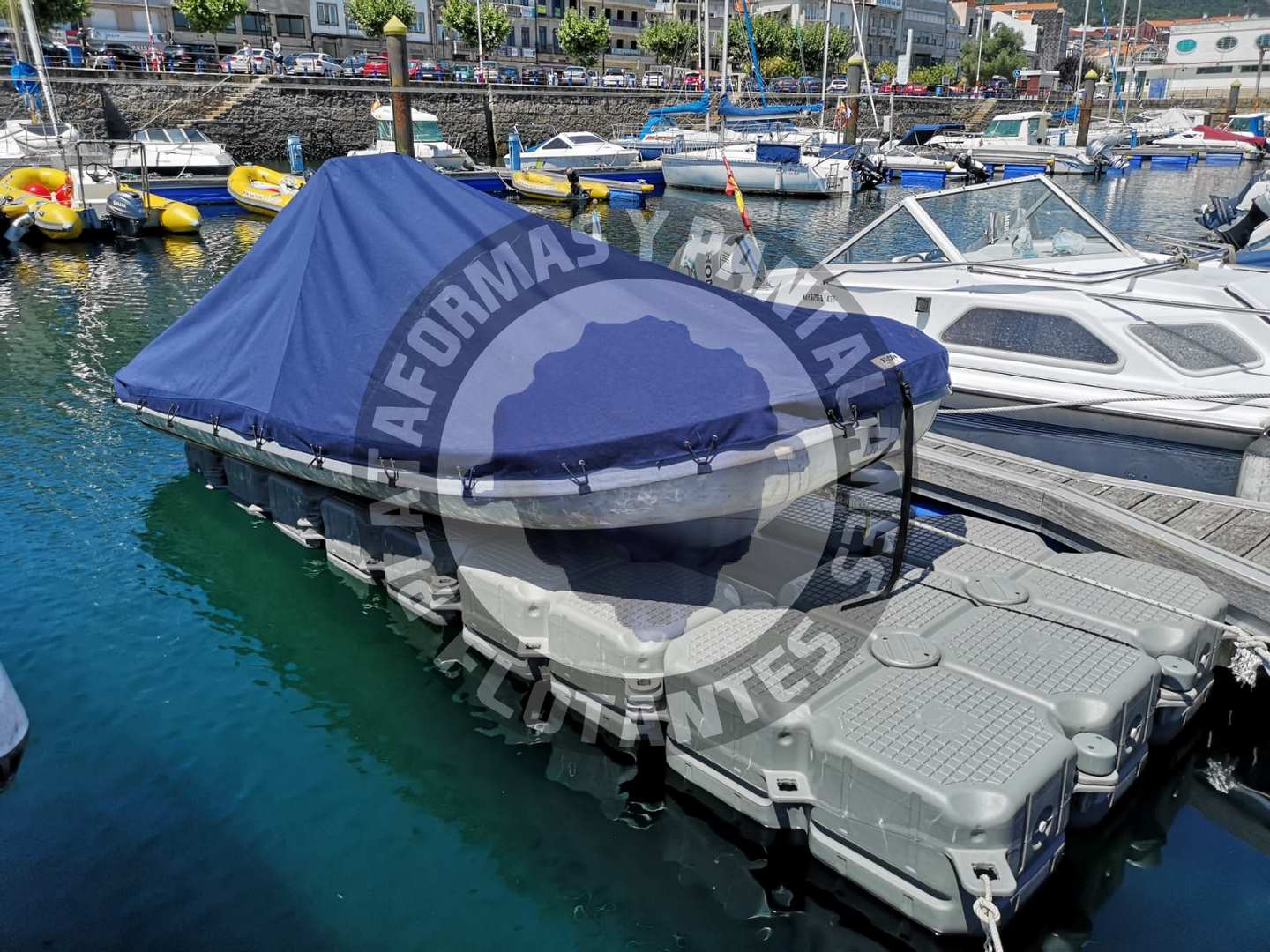 Plataforma flotante embarcacion en Coruña