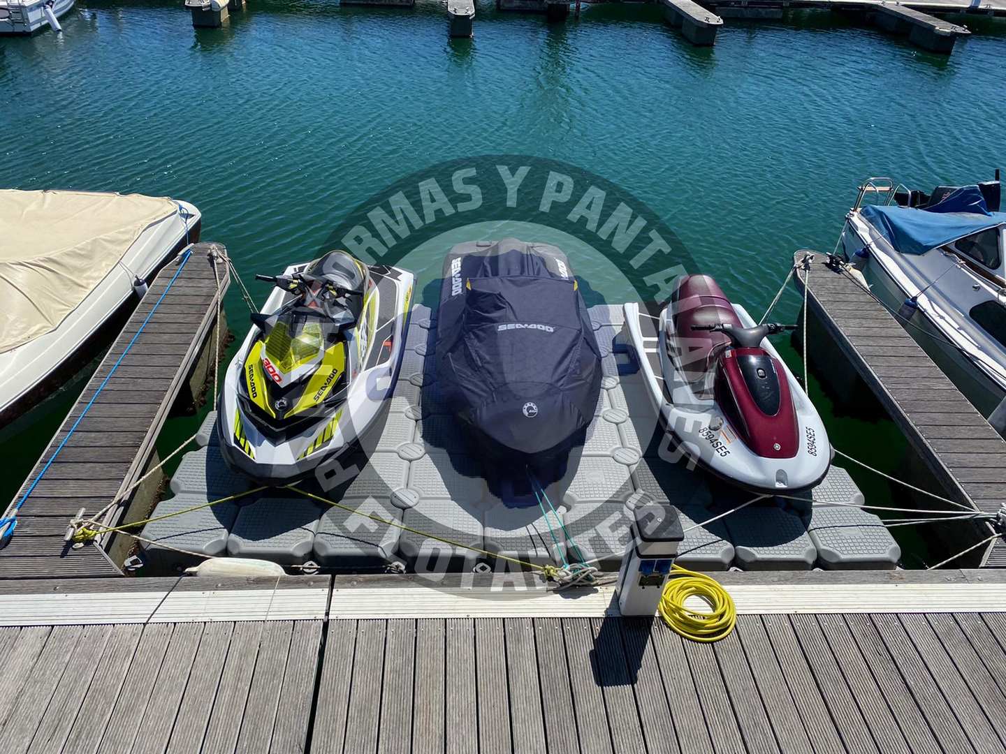 Plataformas flotantes para 3 motos jet ski