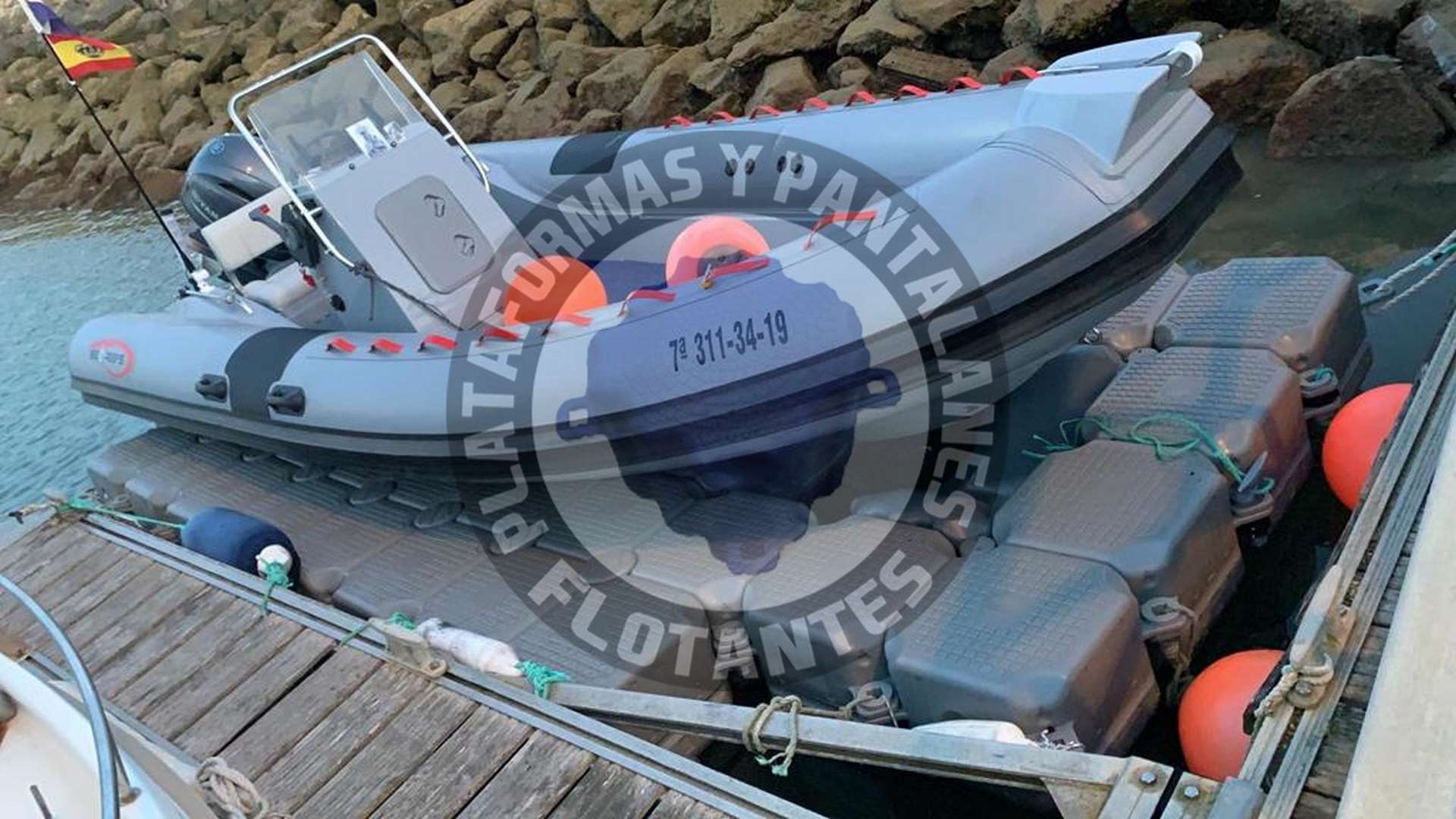 Muelle flotante embarcacion