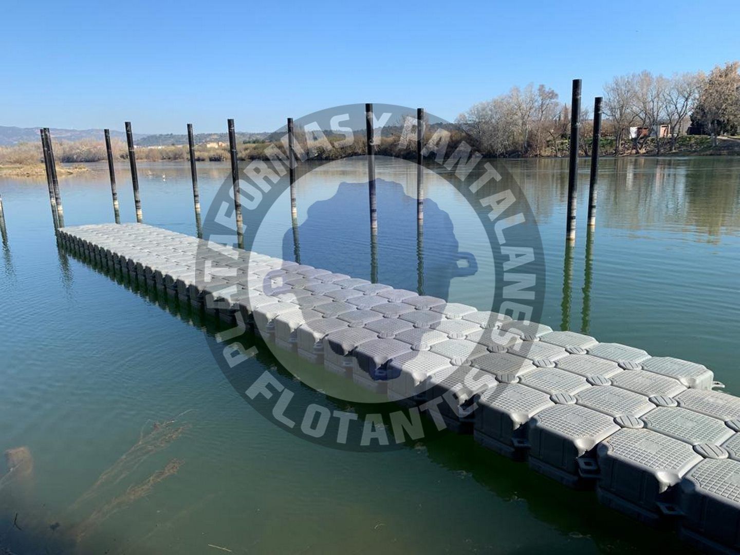 Pasarela flotante