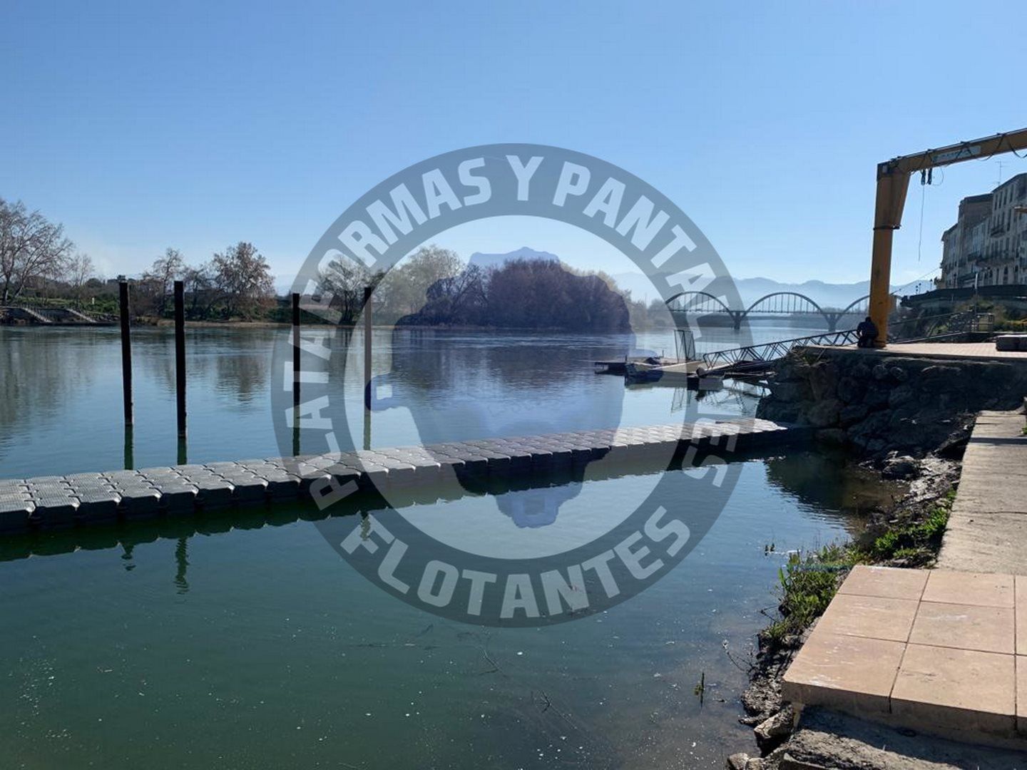 Muelle puente flotante