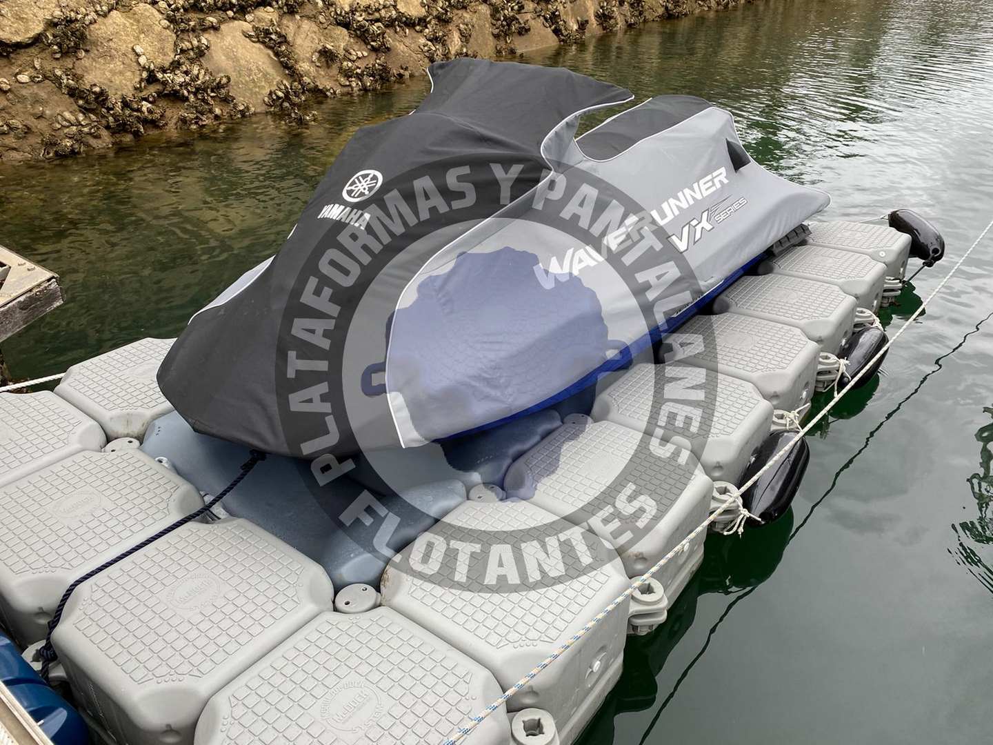 plataforma moto de agua