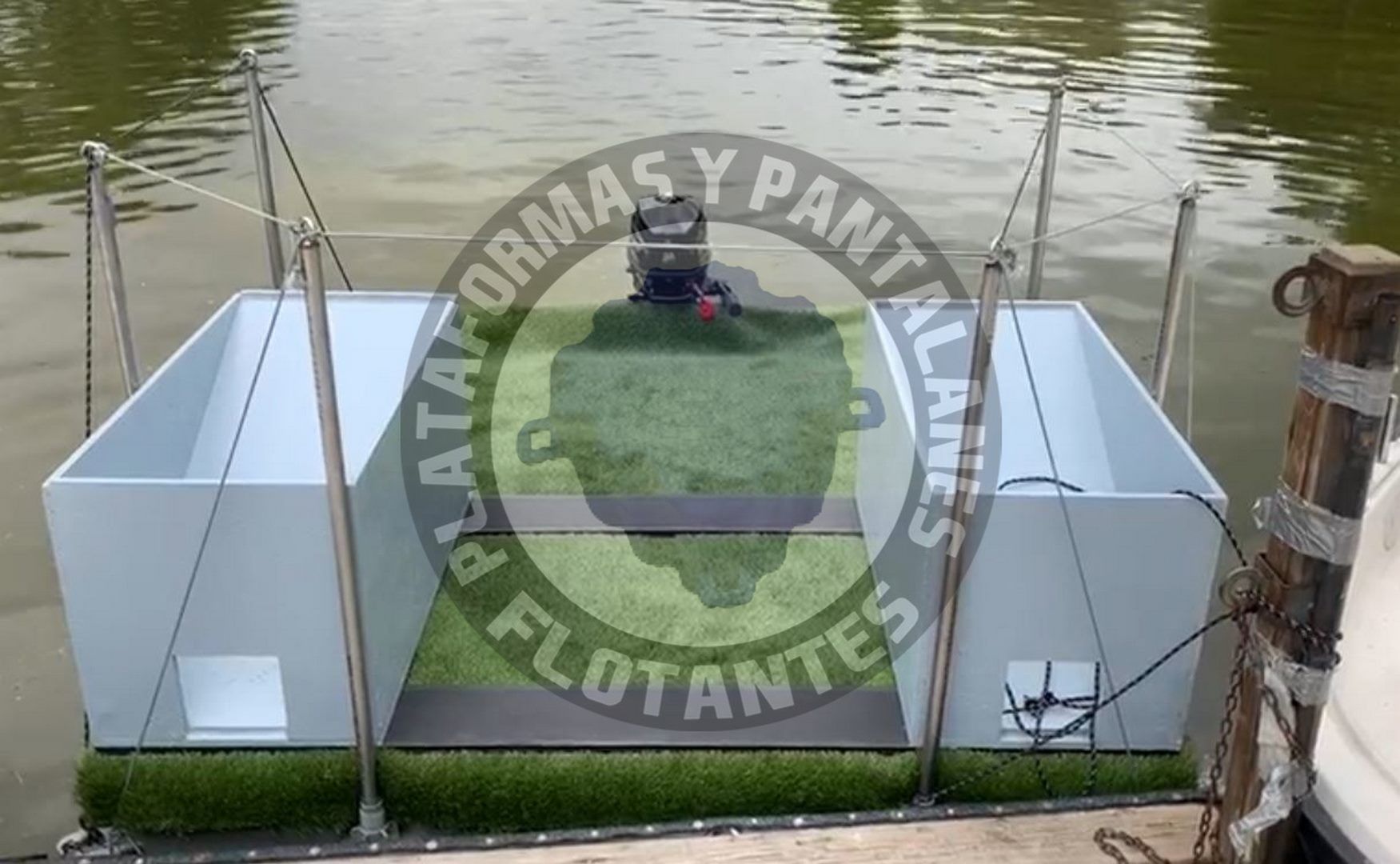 Plataforma flotante con motor