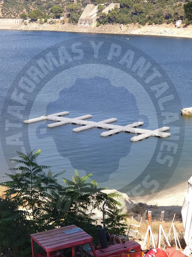 Muelle flotante para embarcaciones