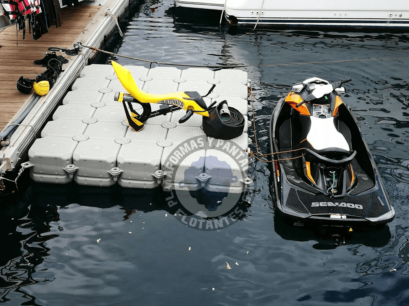 Muelle flotante de trabajo