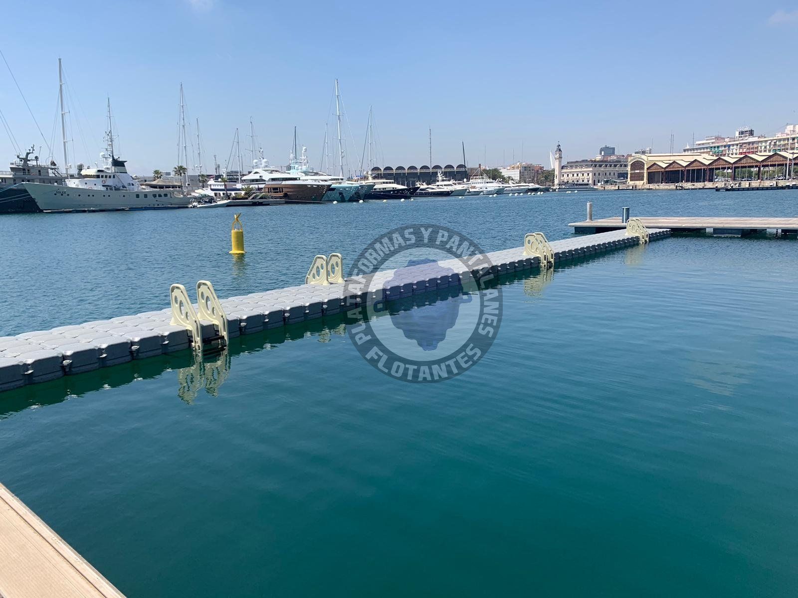 Piscina flotante