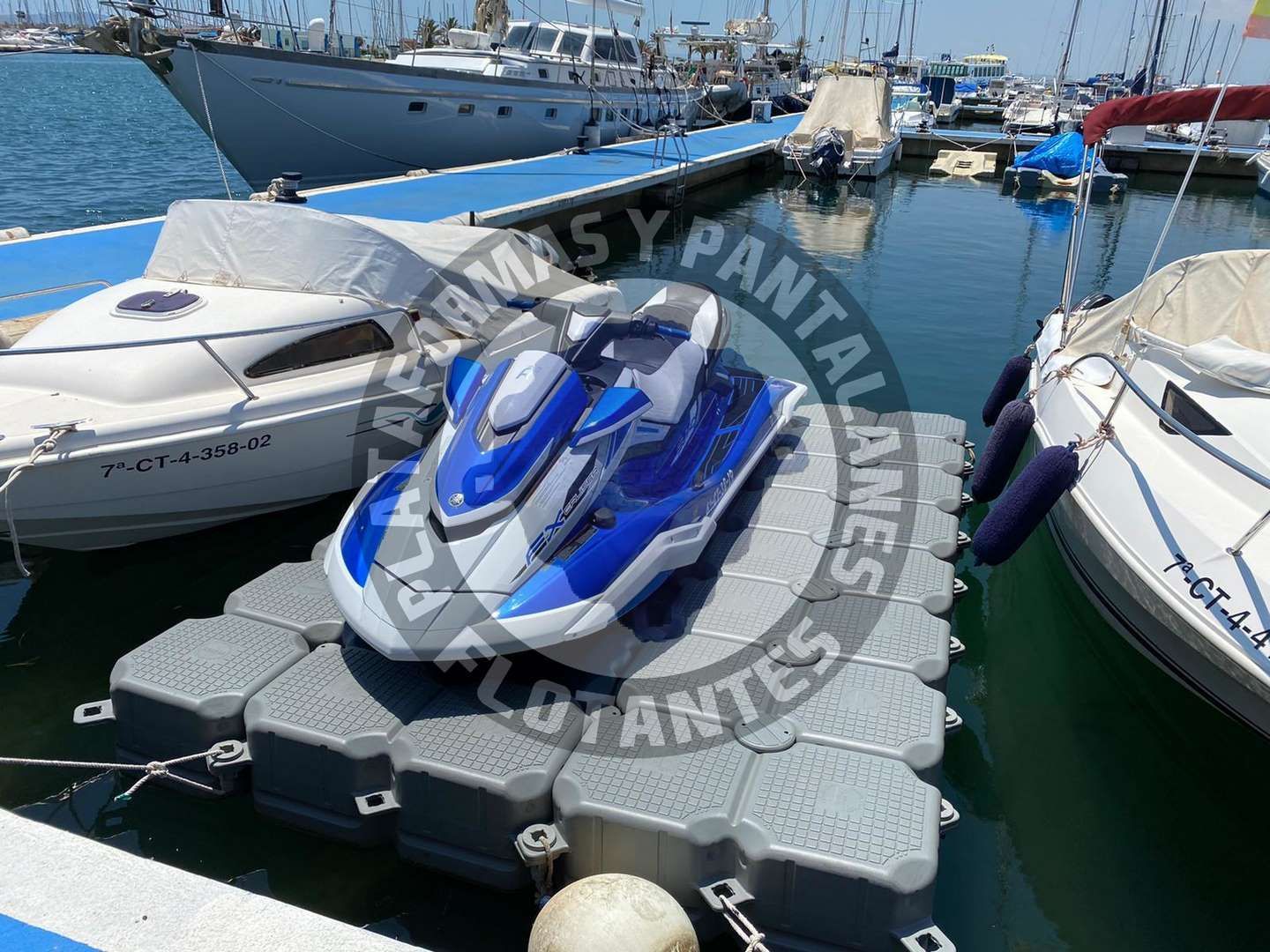 plataforma moto de agua