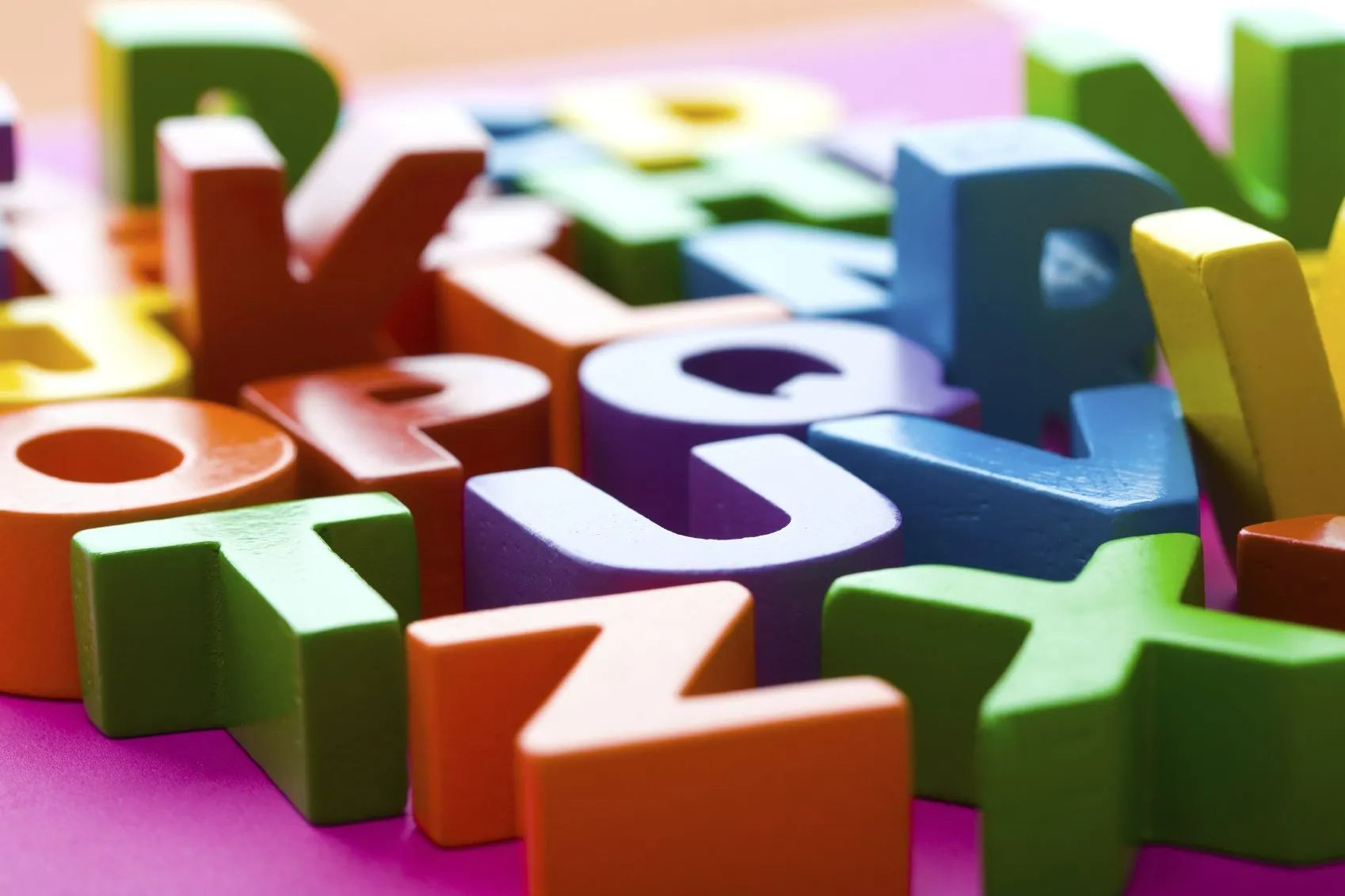 bunte Holzbuchstaben