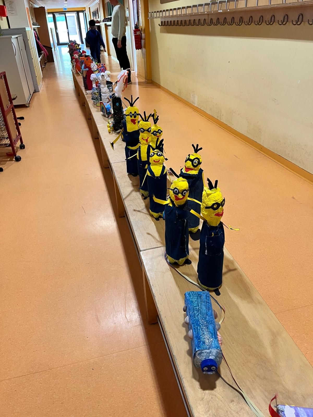 Minions aus Pappmaschee (1)