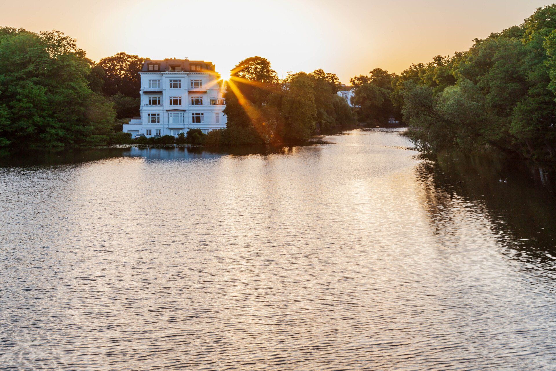 Hochwertige Immobilie in Hamburg an der Alster Hochwertige Immobilie in Hamburg an der Alster