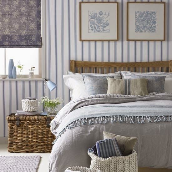 Decoración en dormitorio que promueve el relax, en color gris azulado