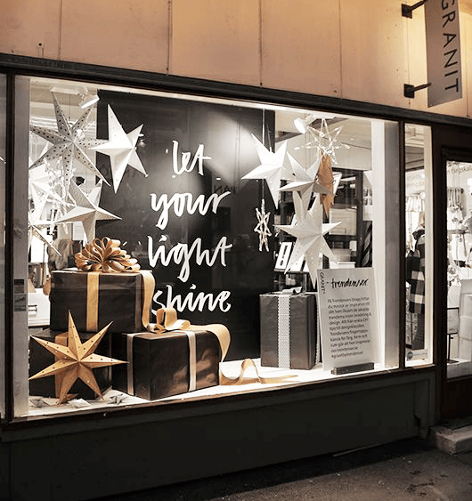 Escaparate de tendencia con colores de otono