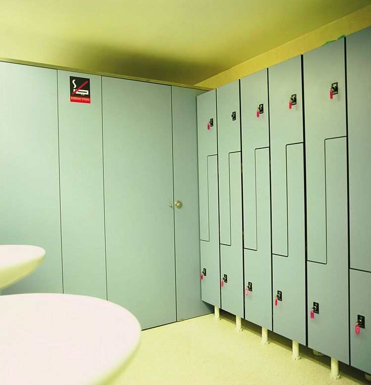 Revestimiento en tablero fenólico usado en mobiliario Revestimiento fenolico usado en mobiliario