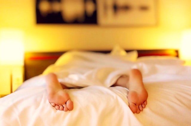 La lámpara de noche también ayuda a crear el ambiente apropiado para tu relax y tu salud Lámparas de noche para tu dormitorio